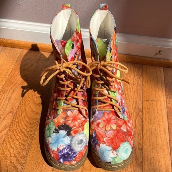 Nature Breeze Floral Lace Up Boots | Size 10 - Picture 3 of 4